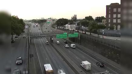 Traffic Cam New York › South: I-95 at Castle Hill Avenue