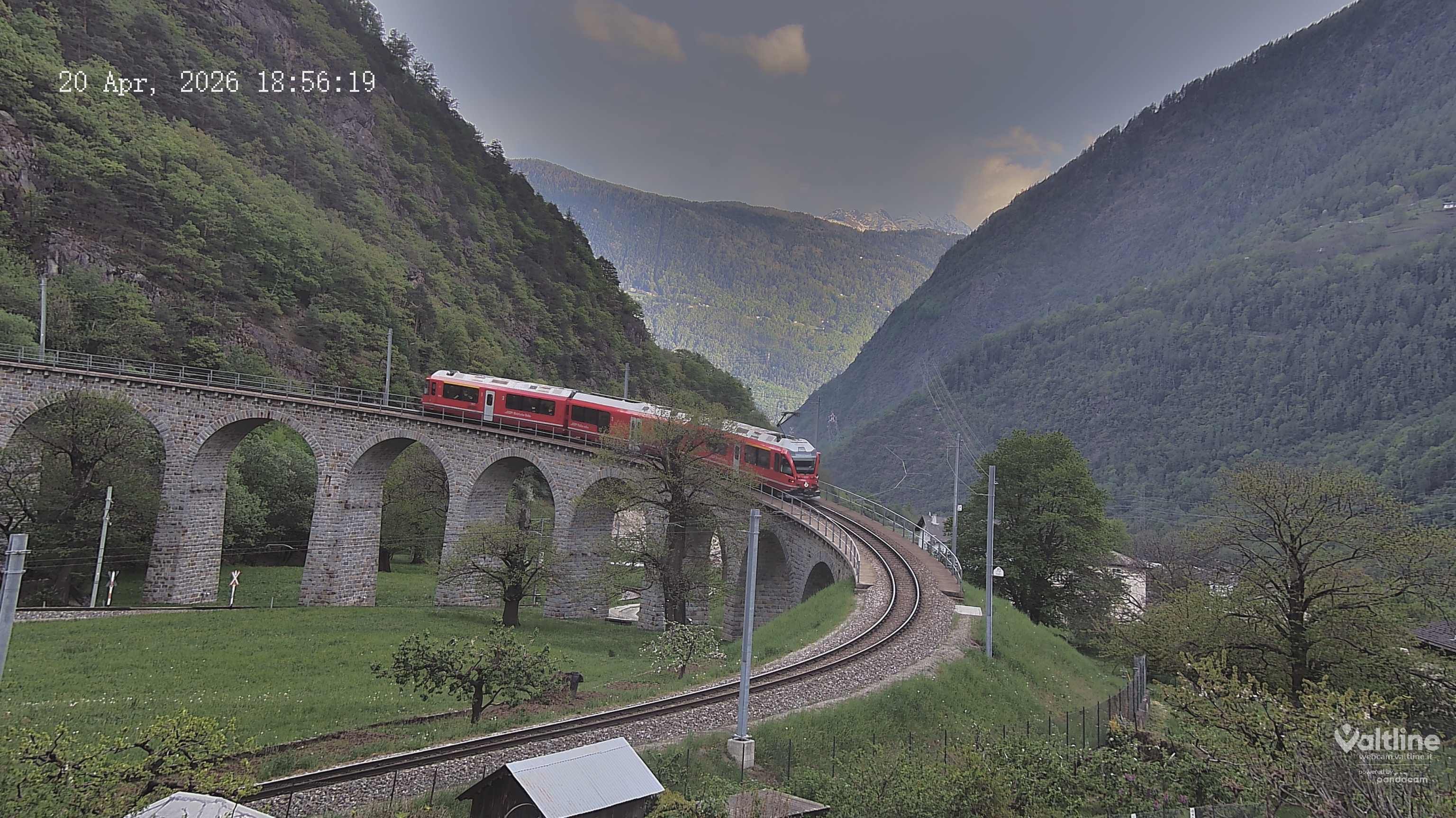 Brusio: Li Canvi: Webcam Trenino Rosso - Bernina Express in Valposchiavo