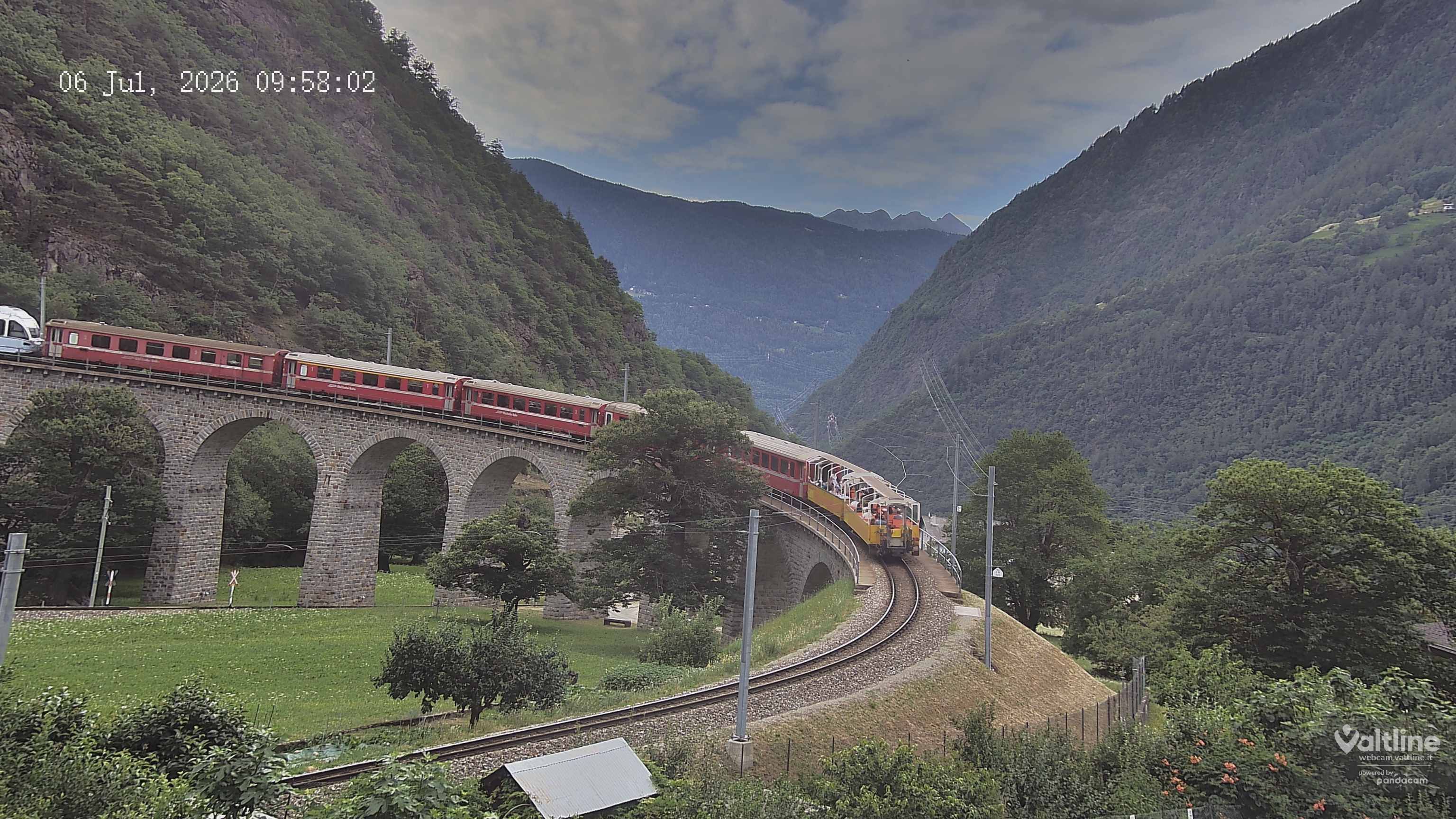 Brusio: Li Canvi: Webcam Trenino Rosso - Bernina Express in Valposchiavo