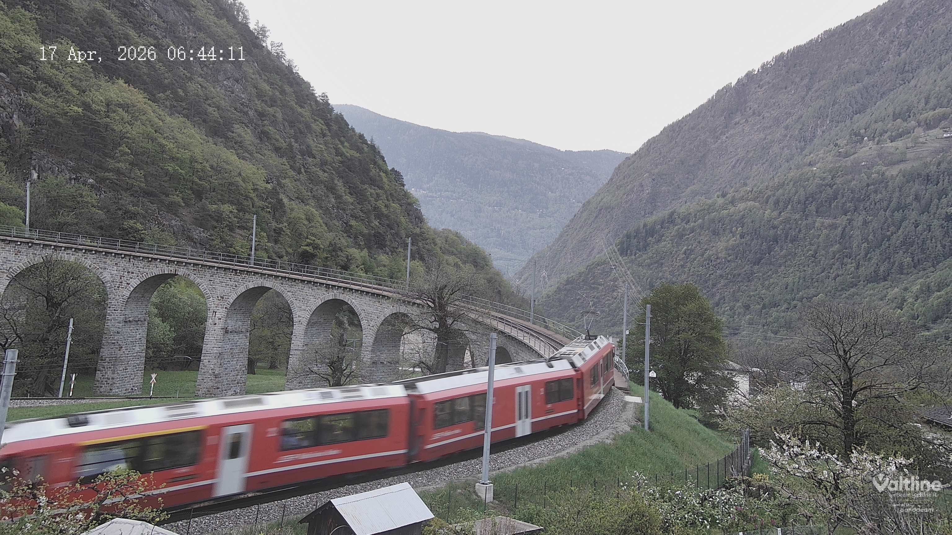 Brusio: Li Canvi: Webcam Trenino Rosso - Bernina Express in Valposchiavo