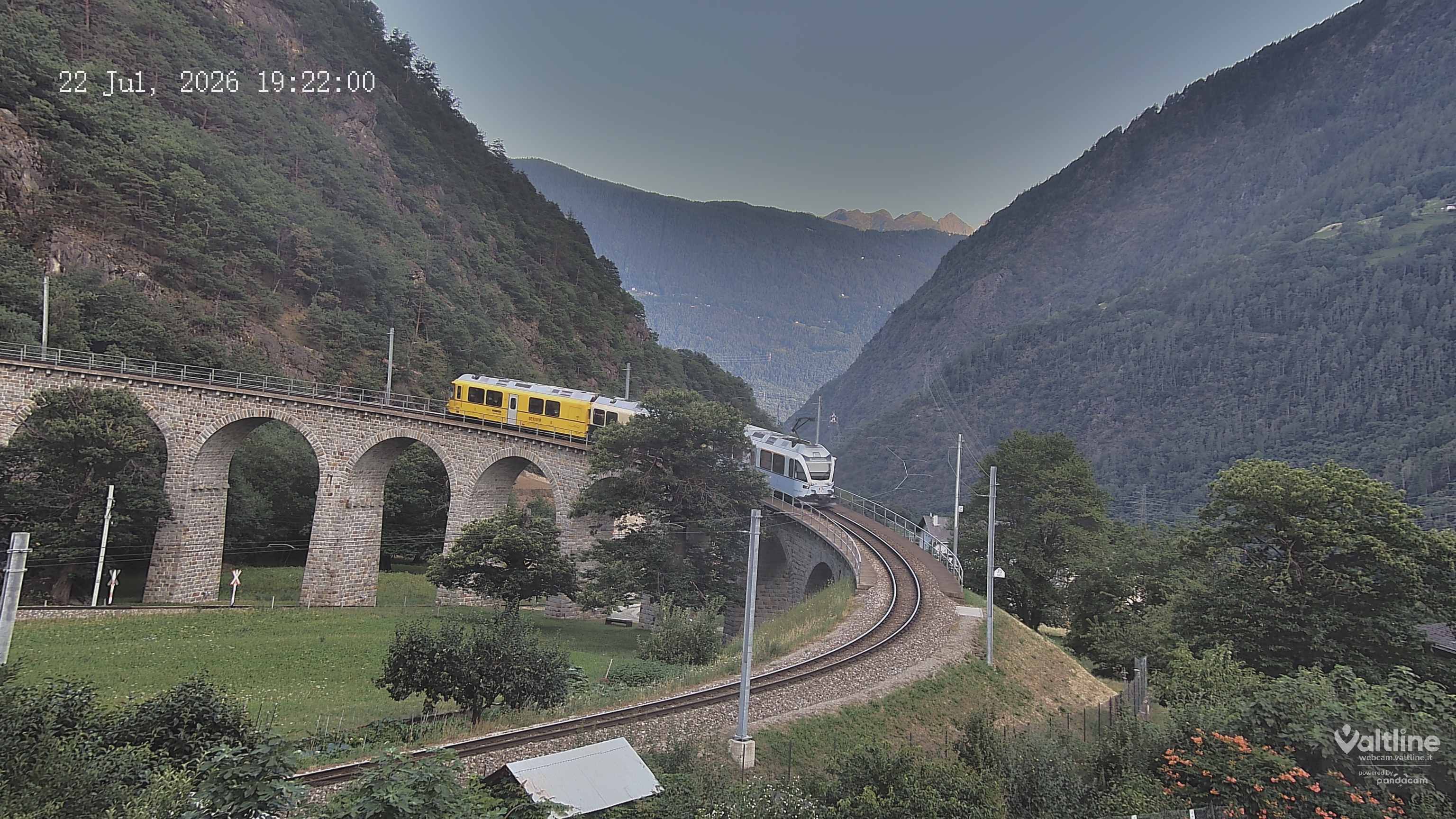 Brusio: Li Canvi: Webcam Trenino Rosso - Bernina Express in Valposchiavo