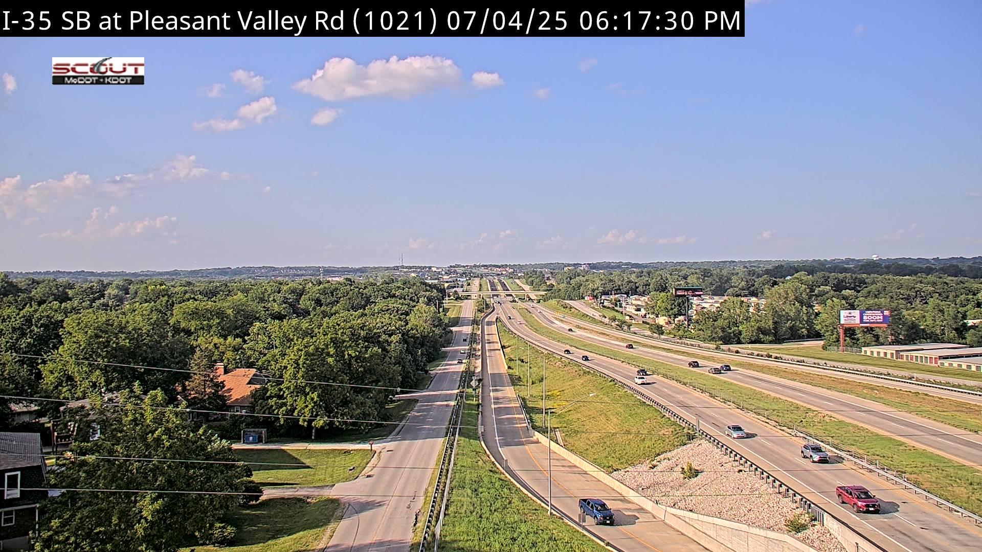 Traffic Cam Pleasant Valley: I-35 SB @ Pleasant valley Rd