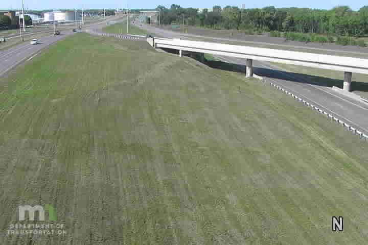 Traffic Cam Rosemount: US 52: T.H.52 NB @ T.H.55 (MP 117.4)