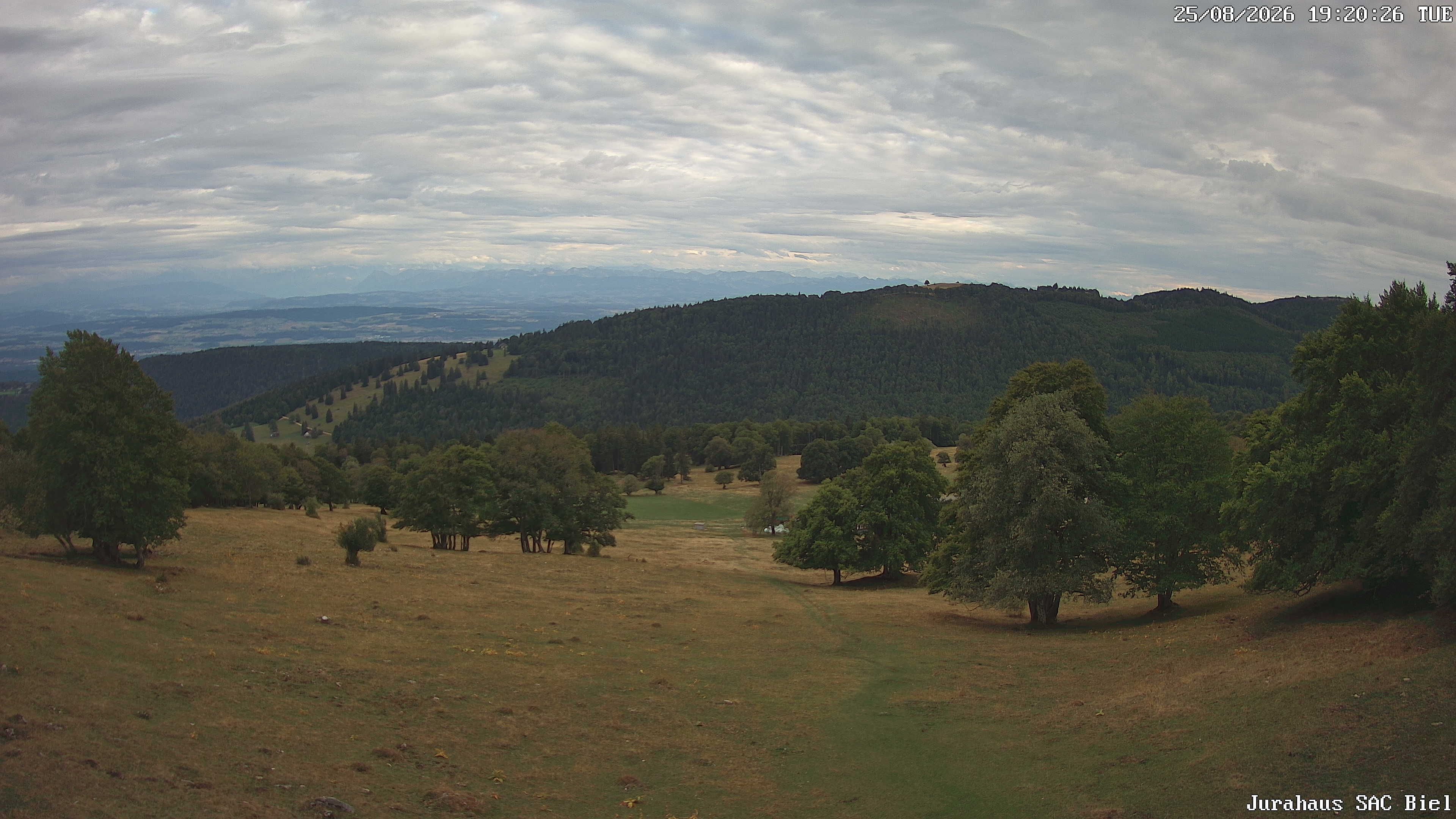 Orvin › Süden: Cabane du Jura CAS