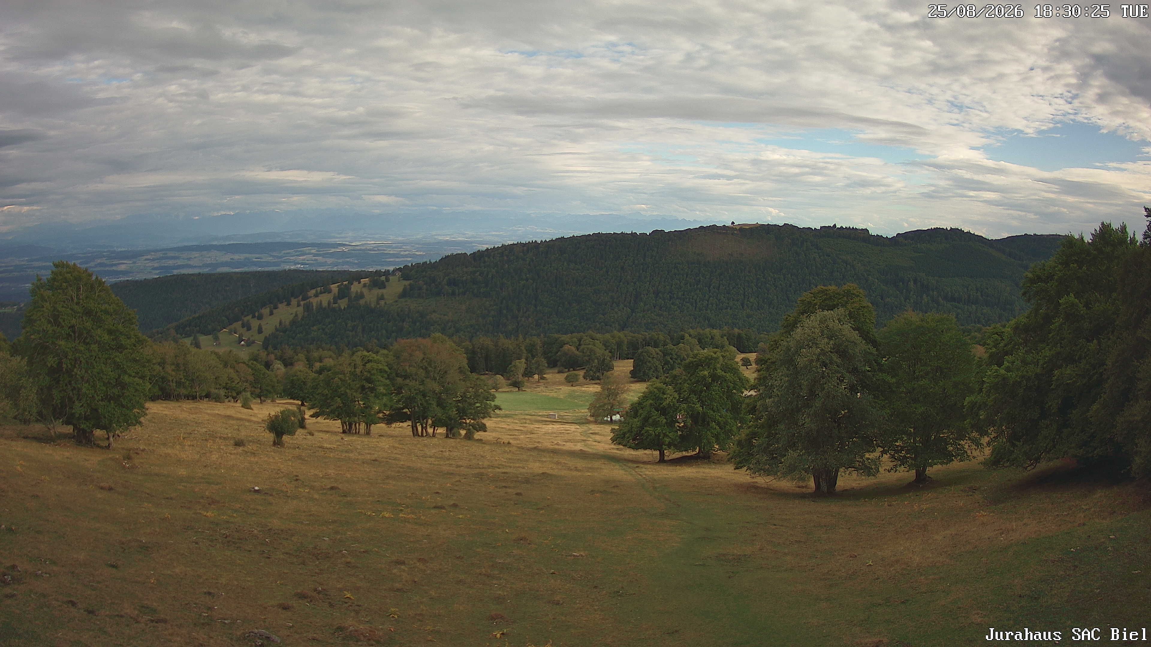 Orvin › Süden: Cabane du Jura CAS