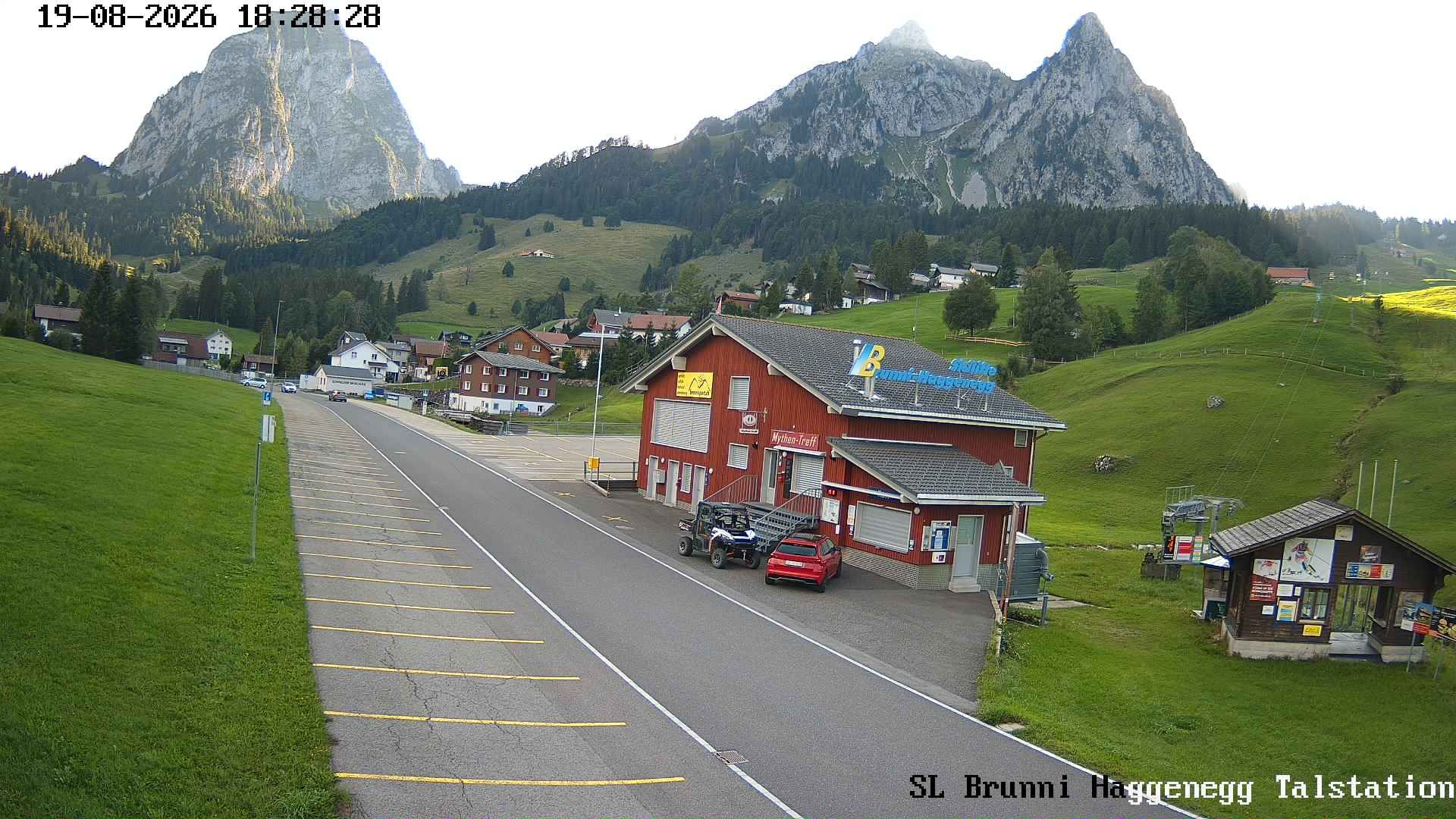 Brunni › Südwesten: Skilifte Brunni-Haggenegg AG - Sammelplatz Brunni-Alpthal Schweizer Skischule Einsiedeln - Kleiner Mythen - Grosser Mythen