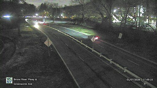 Traffic Cam Yonkers › North: Bronx River Parkway at Greenacres Avenue