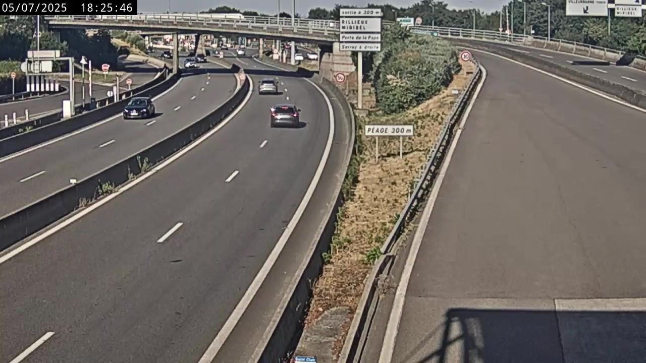 Traffic Cam Caluire-et-Cuire › East: Périphérique Nord de Lyon - Porte de Saint-Clair: Périphérique Nord de Lyon - Porte de Saint-Clair