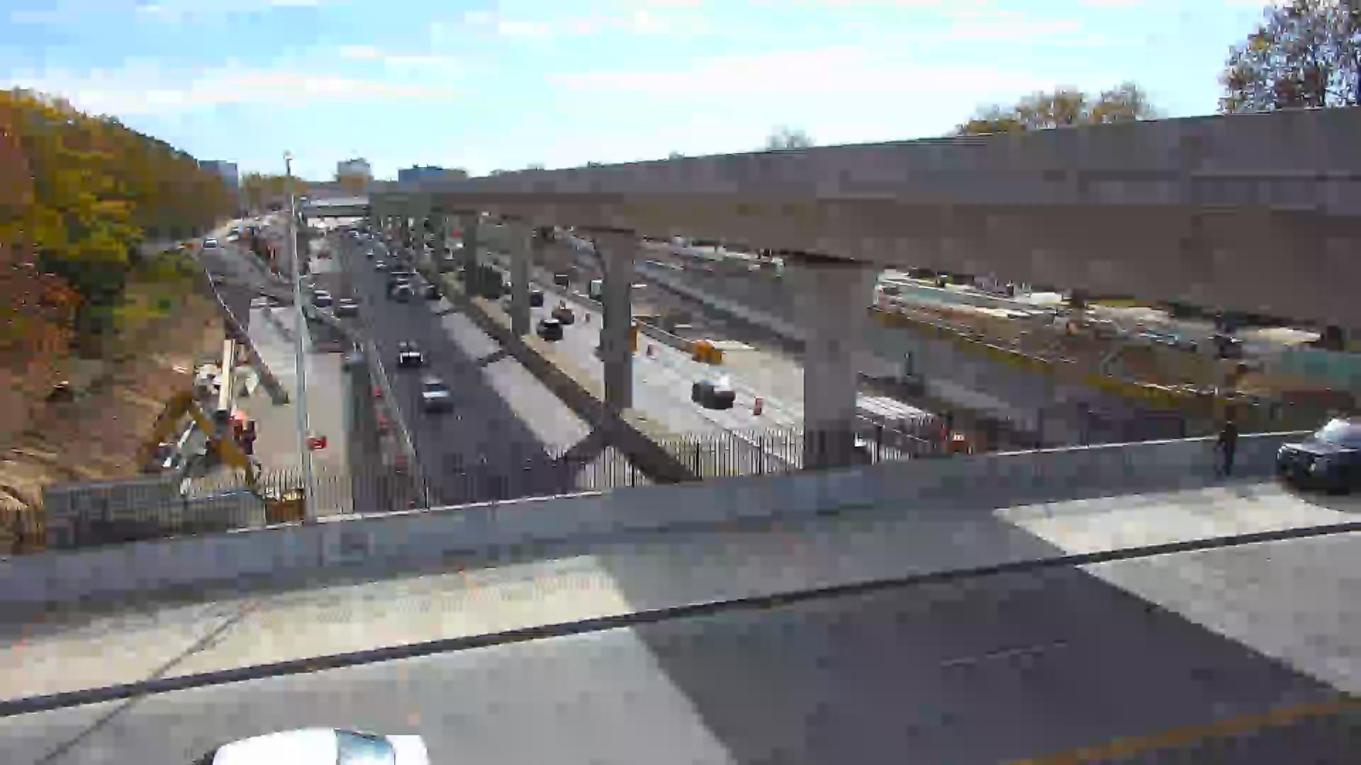 Traffic Cam New York › North: I-678 at Foch Blvd. Northbound