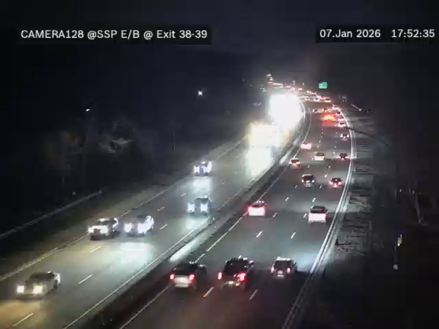 Traffic Cam Huntington › West: SSP at Exit 38 (Belmont S.P.) to Exit 39(Deer Park Ave