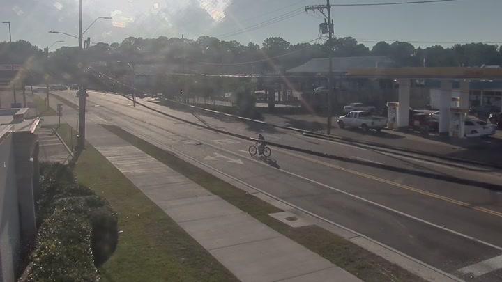 Traffic Cam Jackson: State St at Meadowbrook Rd