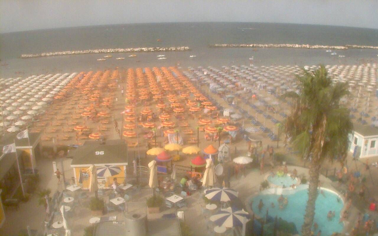 Traffic Cam Misano Adriatico: Beach 96 Augusto & Stefano