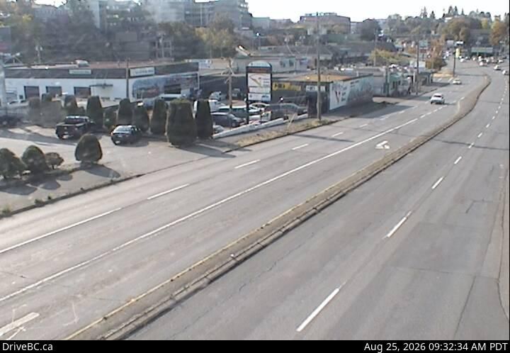 Traffic Cam Nanaimo › South: Hwy 1, at Comox Rd and Terminal Ave in - looking south