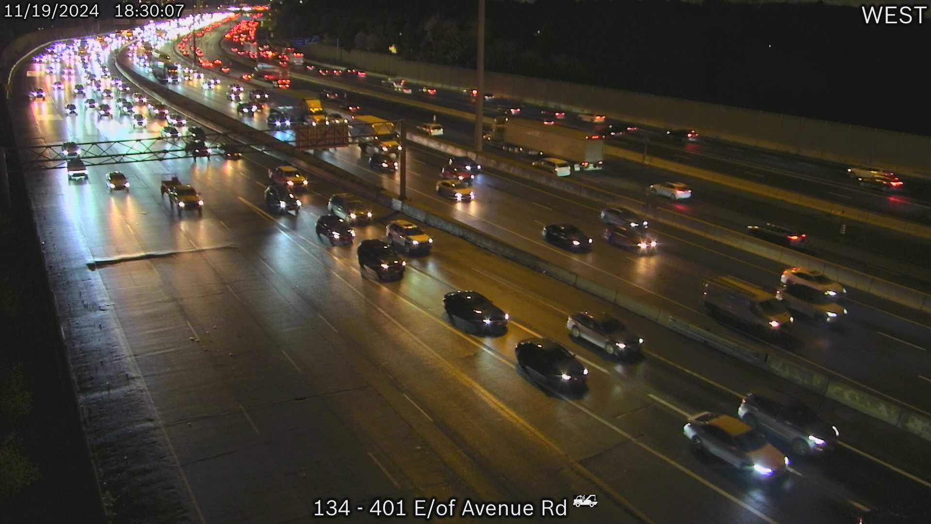 Traffic Cam York Mills: Highway 401 near Hoggs Hollow