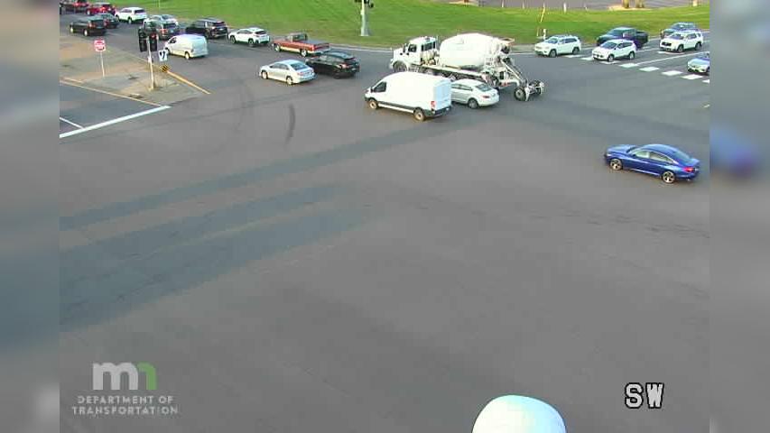 Traffic Cam Rogers: T.H.101 @ Diamond Lake Rd