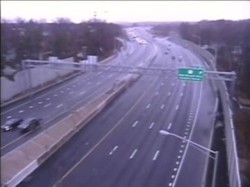 Traffic Cam West Hartford › West: I-84 e/o Exit 40 (Berkshire Rd)