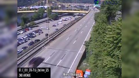 Traffic Cam Bluff: I-376 @ EXIT 71B (SECOND AVE)