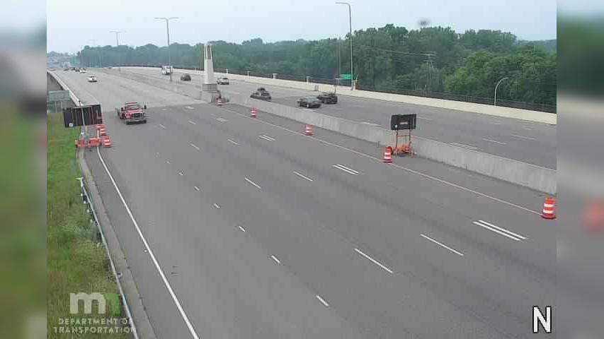 Traffic Cam Burnsville: I-35W: I-35W SB @ Black Dog Rd