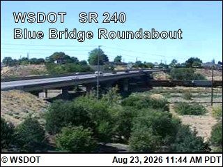 Traffic Cam Kennewick: SR 240 at MP 43.1: Blue Bridge Roundabout