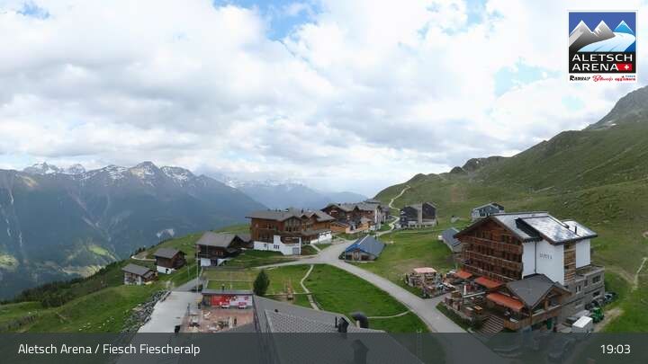Fiesch › Südwesten: Schweizer Skischule Fiesch - Ferienwohnung Nowak Chalet Fiescheralp Adlerhorst Kühboden