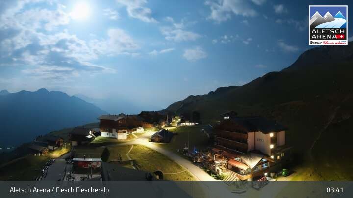 Fiesch › Südwesten: Schweizer Skischule Fiesch - Ferienwohnung Nowak Chalet Fiescheralp Adlerhorst Kühboden