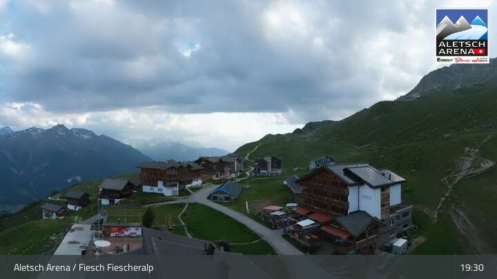 Fiesch › Südwesten: Schweizer Skischule Fiesch - Ferienwohnung Nowak Chalet Fiescheralp Adlerhorst Kühboden