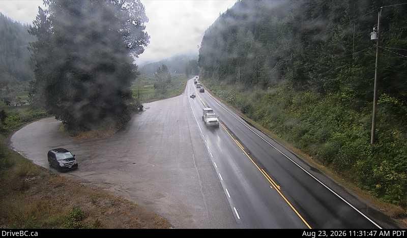 Traffic Cam Columbia-Shuswap Regional District › East: Hwy 1, about 33 km west of Revelstoke, looking east