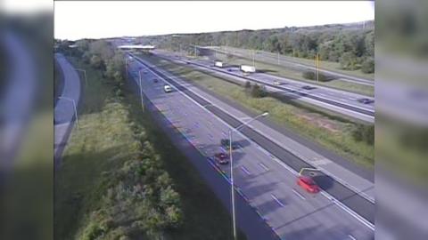 Traffic Cam Manchester: CAM - I-84 WB W/O Exit 59 - Rt. 44 (Middle Tpke. W)