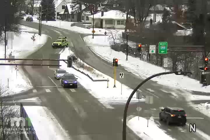 Traffic Cam Bryn Mawr: I-394 EB @ Penn Ave