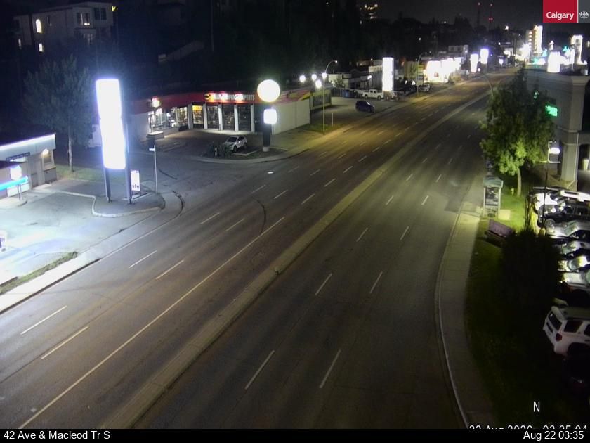 Traffic Cam Parkhill: 42 Avenue - Macleod Trail S