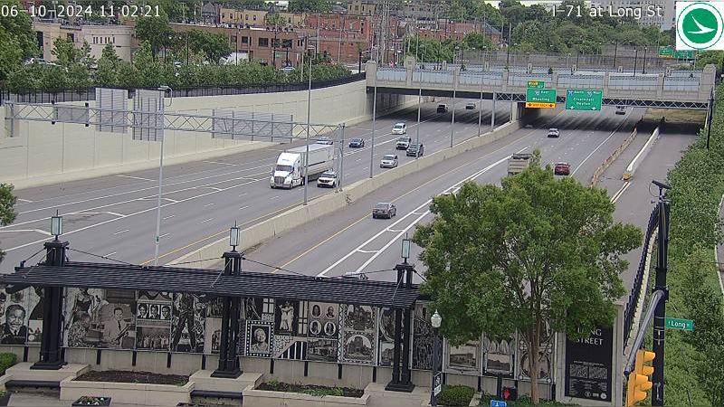 Traffic Cam Jefferson Avenue Historic District: I-71 at Long St