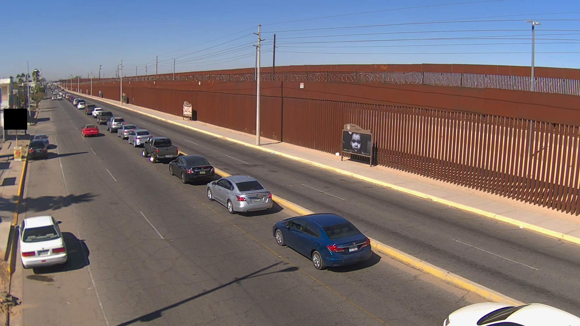 Traffic Cam San Luis › North-East: U.S. Customs and Border Protection - San Luis Port of Entry