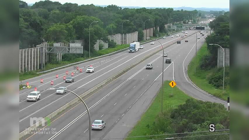 Traffic Cam Bloomington: I-35W: I-35W SB @ 82nd St