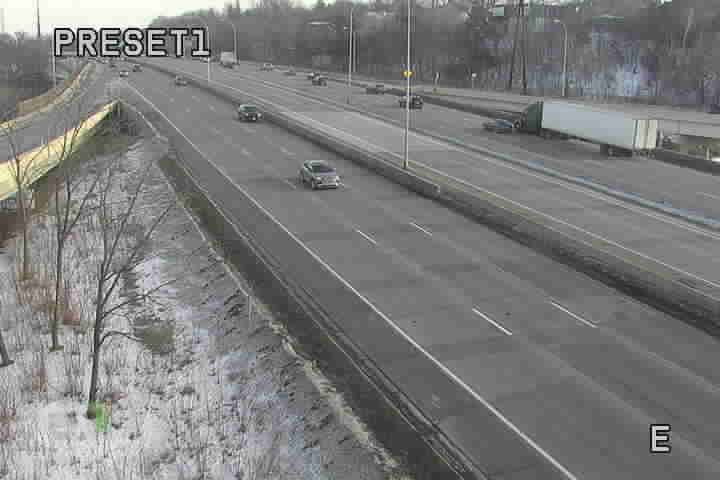 Traffic Cam Bryn Mawr: I-394HOV: I-394 WB @ Penn Ave