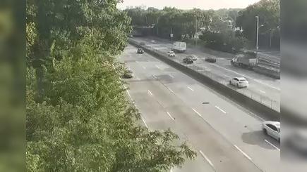 Traffic Cam New York › South: I-95 at Lasalle Avenue