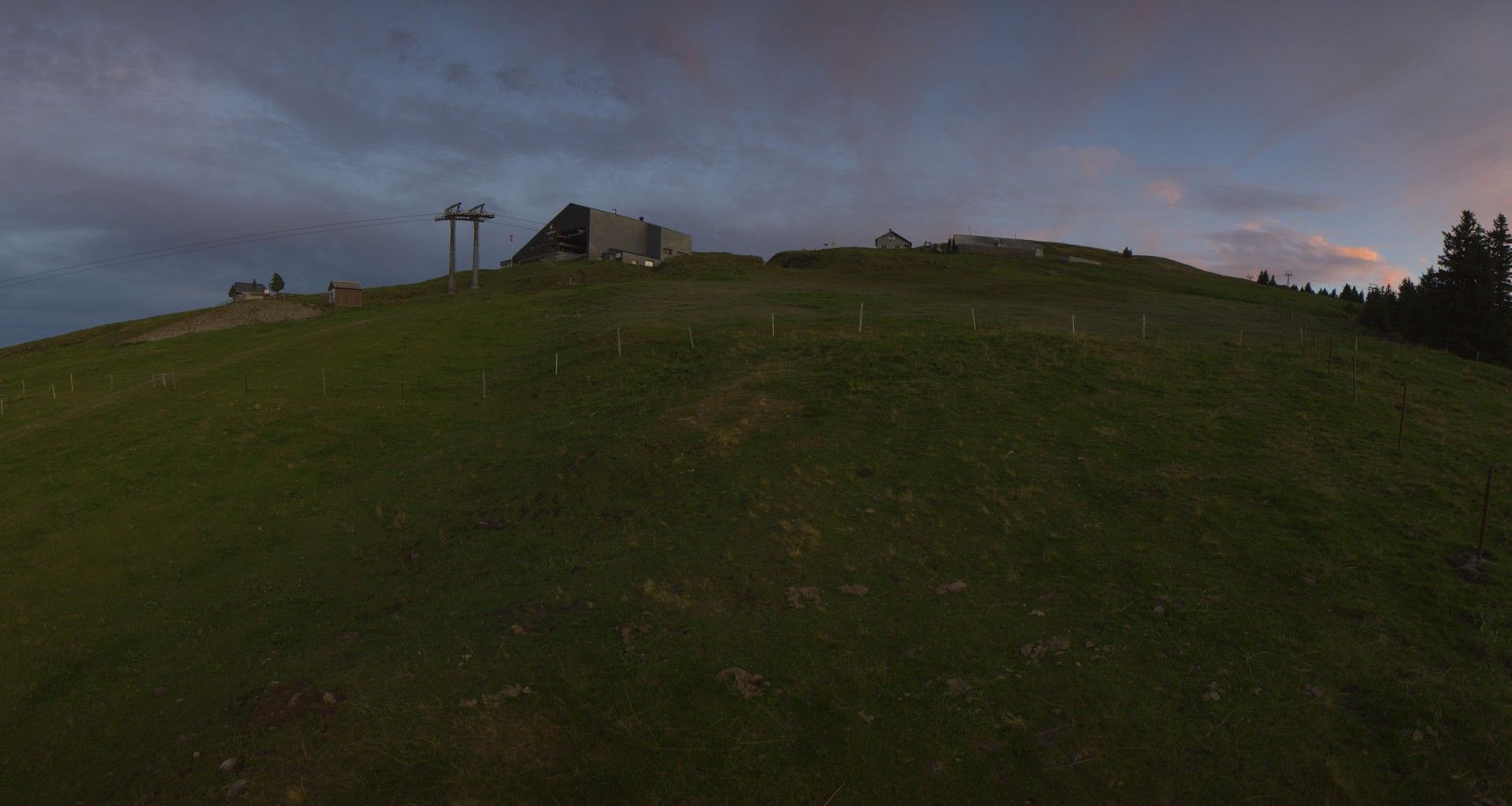 Traffic Cam Wildhaus-Alt St. Johann: Berggasthaus Gamsalp - Gamser Rugg - Wildhuser Schafberg - Säntis