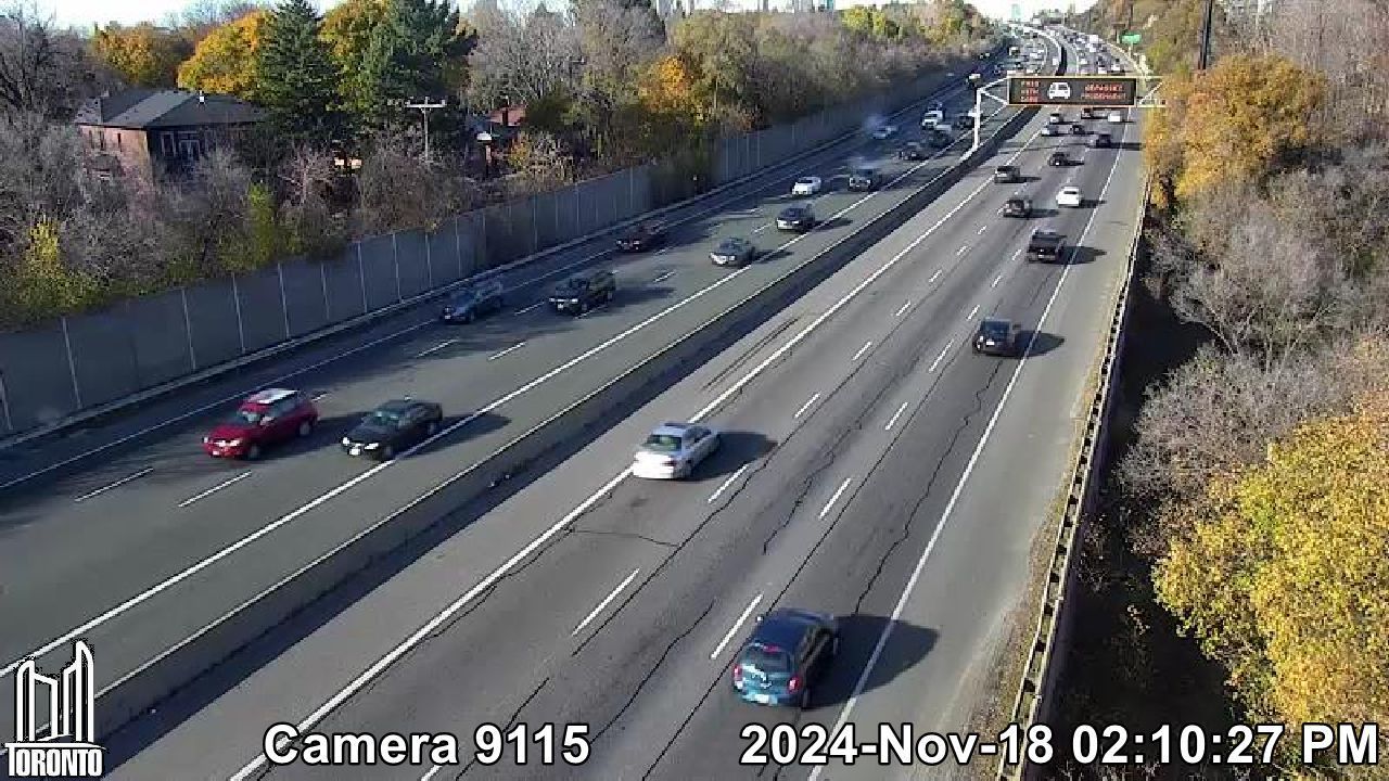 Traffic Cam Toronto: Don Valley Parkway near Brookbanks Dr