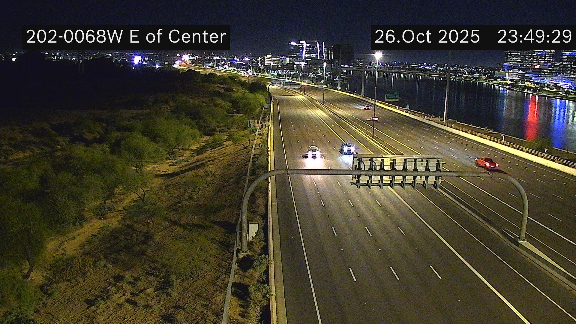 Traffic Cam Tempe › West: L-202 WB 6.87 @E of Center
