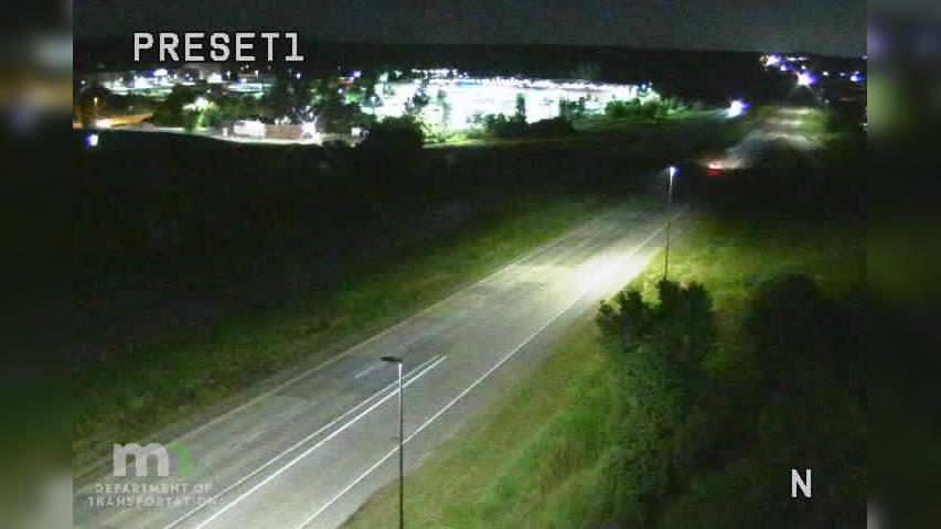 Traffic Cam Lakeville: I-35: I-35 NB @ 210th St (Co Rd)