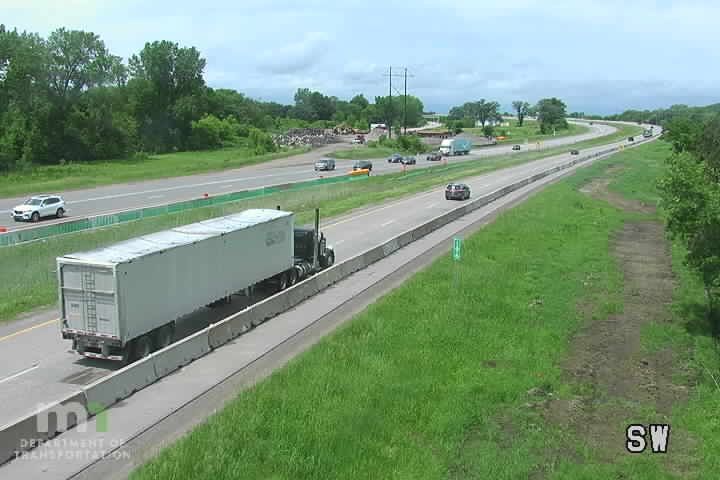 Traffic Cam Sunset Ponds: I-94: I-94 WB E of Co Rd 18 (MP 196)