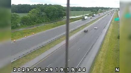 Traffic Cam Dale: I-65: 1-065-136-1-1 S OF LEBANON