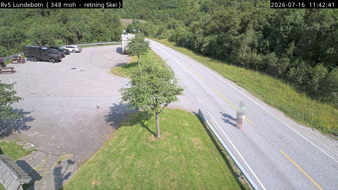 Traffic Cam Sunnfjord: R5 Lundebotn (Skei)