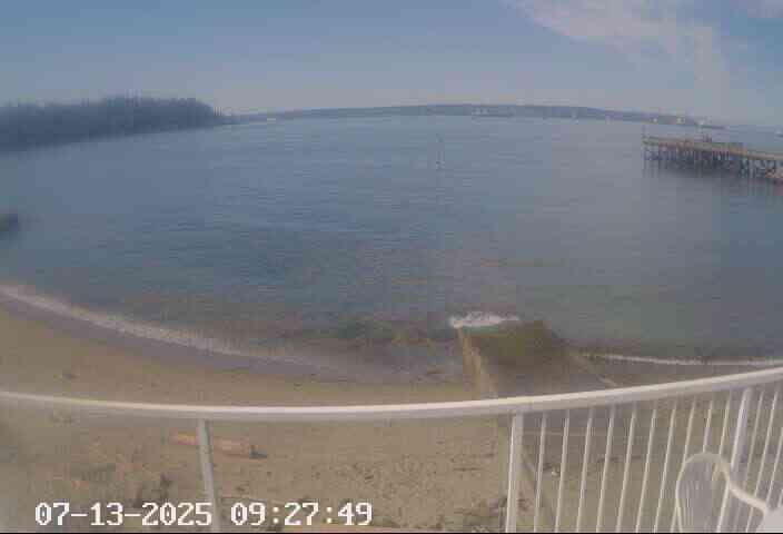 Traffic Cam West Vancouver › South: Ambleside Beach - English Bay