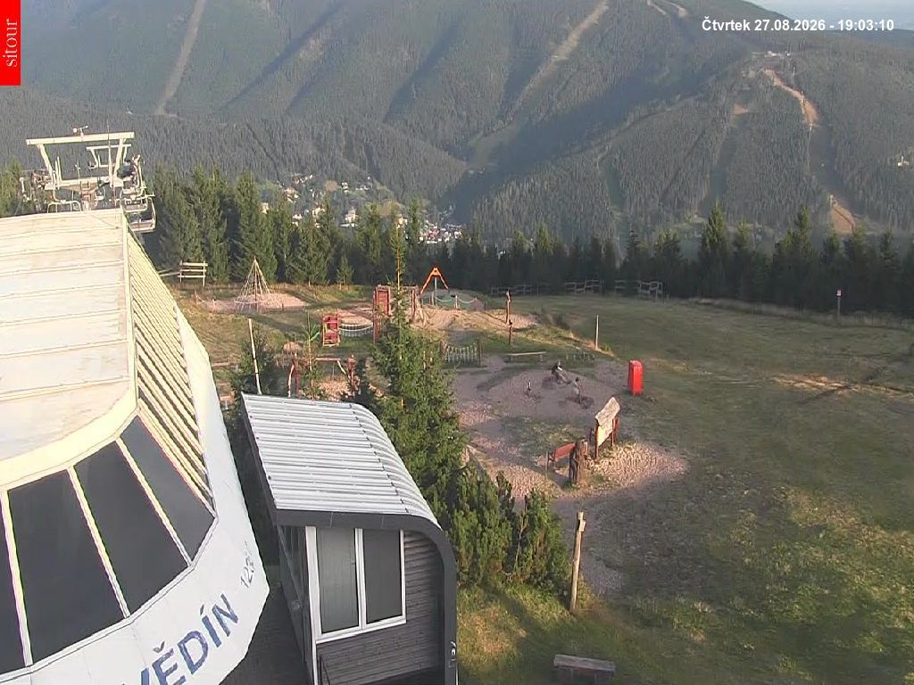 Traffic Cam Spindleruv Mlyn: Krkonoše, Špindlerův Mlýn, Medvědín (pohled na Kozí hřbety)