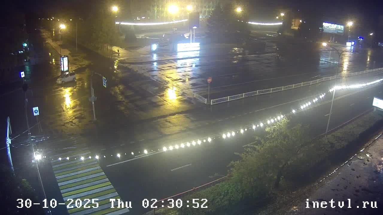 Traffic Cam Ussurijsk: Уссурийск - Приморский край, Россия: Уссурийск. Некрасова 79 Центральная площадь