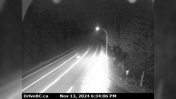 Traffic Cam Whistler Resort Municipality › North: Hwy 99, about 13 km north of Whistler at Riverside Drive, looking north