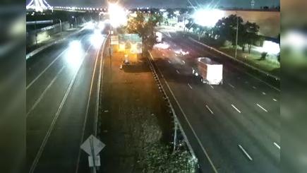 Traffic Cam New York › South: I-678 at Senger Place