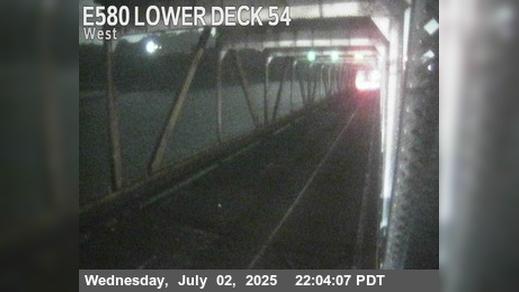 Traffic Cam Richmond › East: TVR40 -- I-580 : Lower Deck Pier