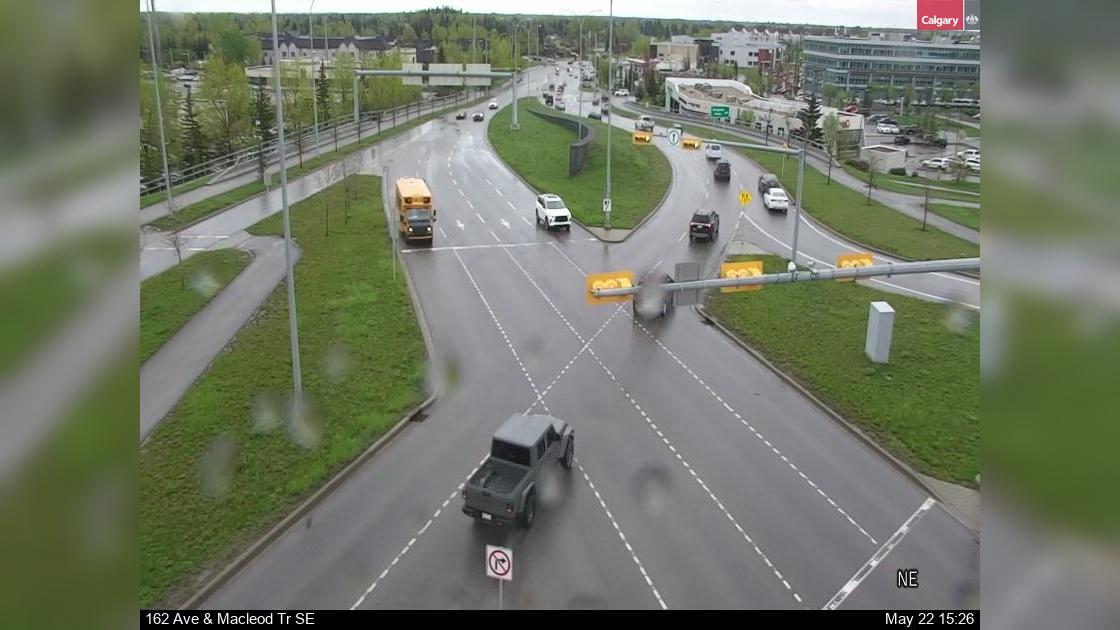 Traffic Cam Midnapore: Macleod Trail S - 162 Avenue SE (East intersection)