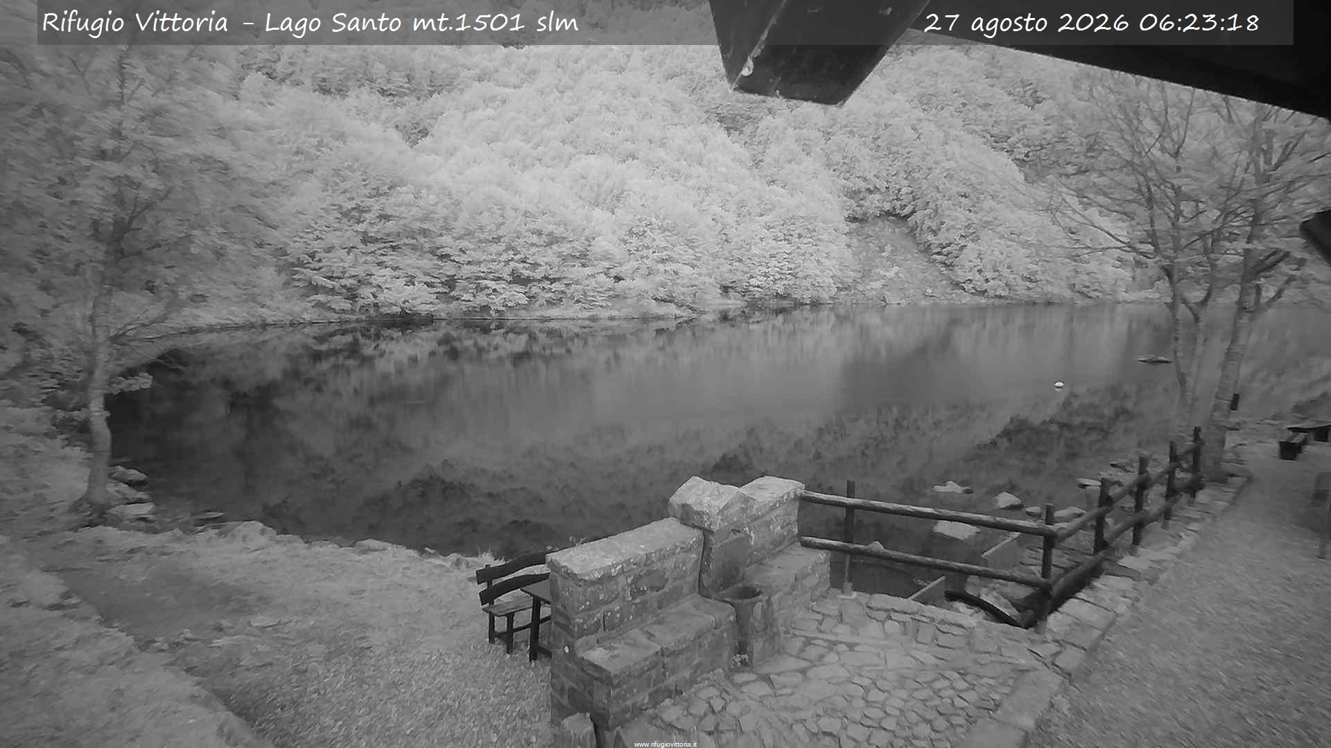 Traffic Cam Pievepelago › South-East: Rifugio Alpino Vittoria - Lago Santo - monte Giovo